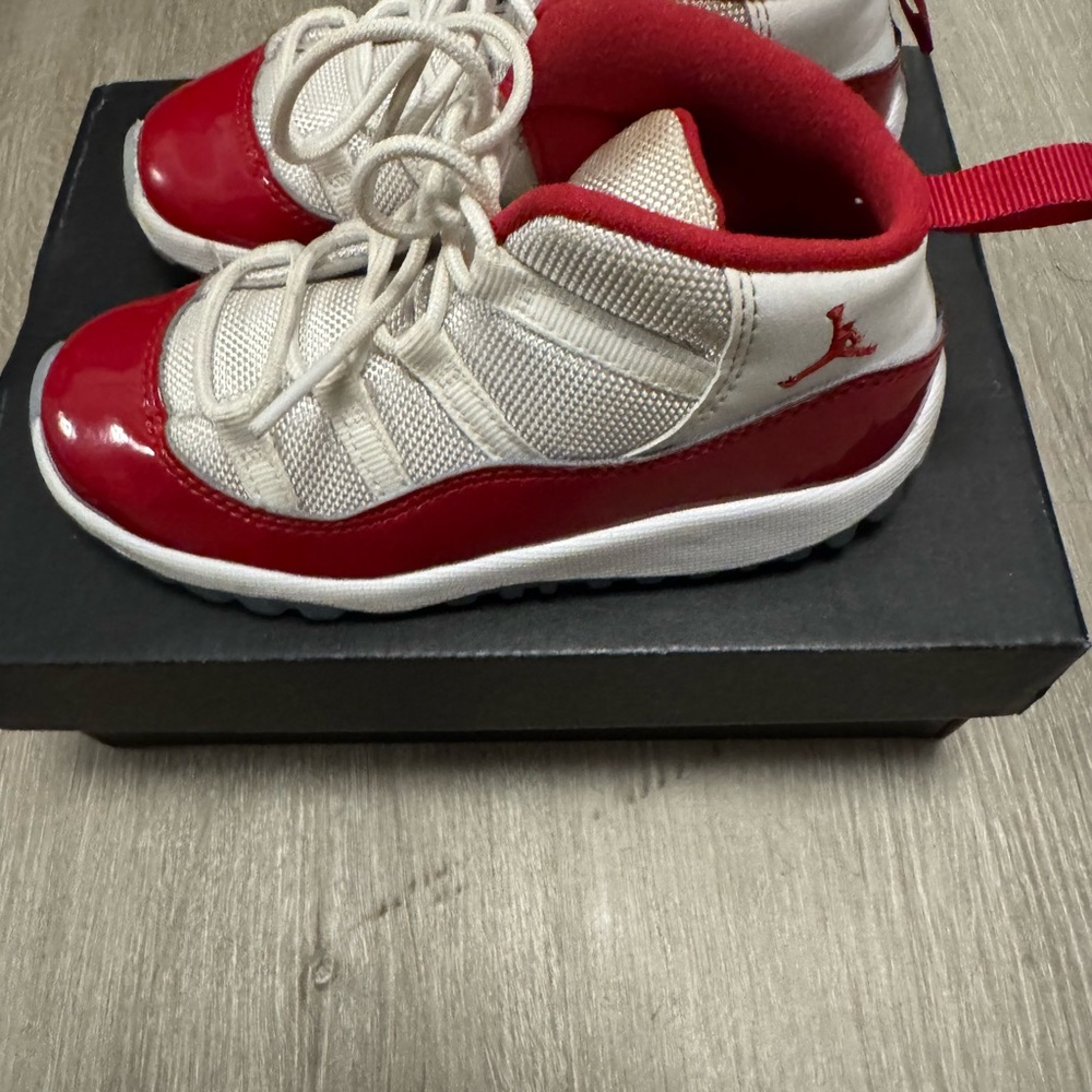 Jordan 11 Retro - Picture 4 of 6